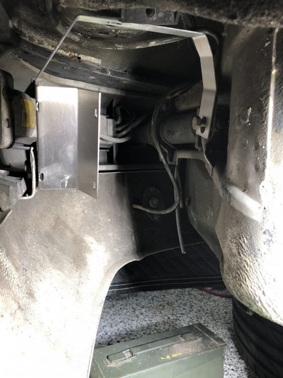 Porsche 911 SC air conditioning installation 4.jpg
