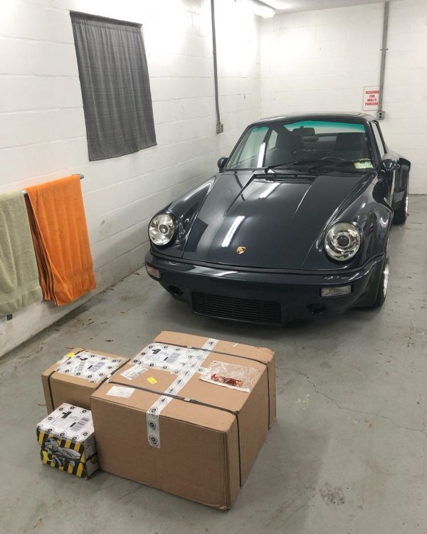 Porsche 911 3-2 AC installation 1.jpg