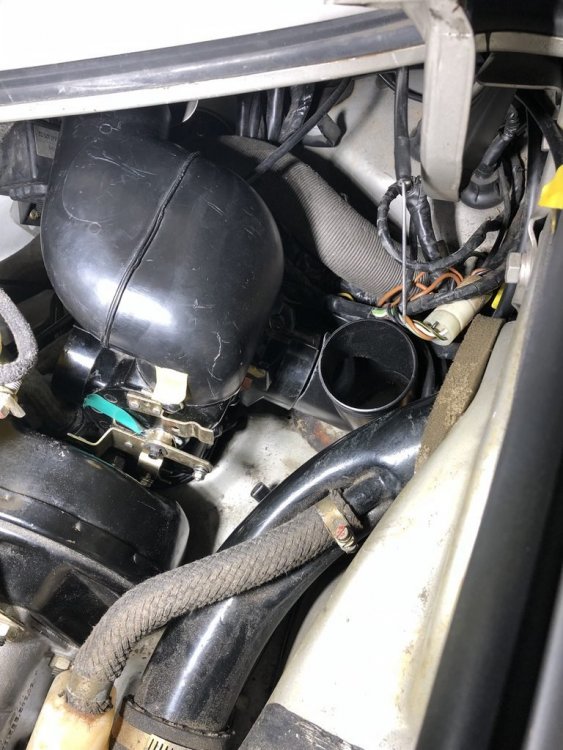 Porsche 911 SC air conditioning installation 16.jpg