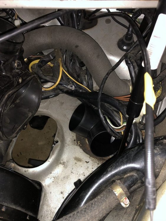 Porsche 911 SC air conditioning installation 9.jpg