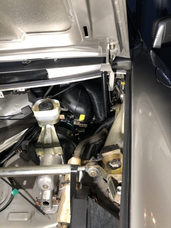 Porsche 911 SC air conditioning installation 17.jpg