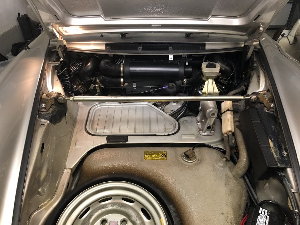 Amateur DIY Porsche 911 SC air conditioning installation