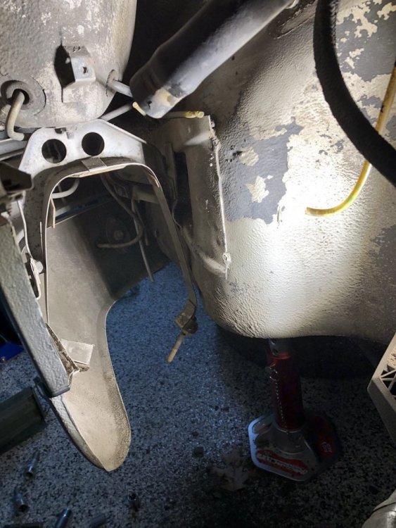 Porsche 911 SC air conditioning installation 3.jpg