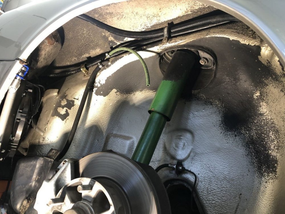 Porsche 911 SC air conditioning installation 10.jpg